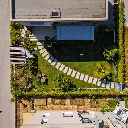 Coastal Bloom Garden & Bbq By Pikhost *