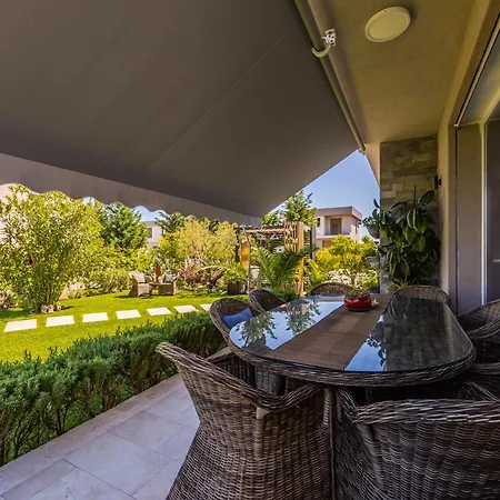 Villa Coastal Bloom Garden & Bbq By Pikhost *